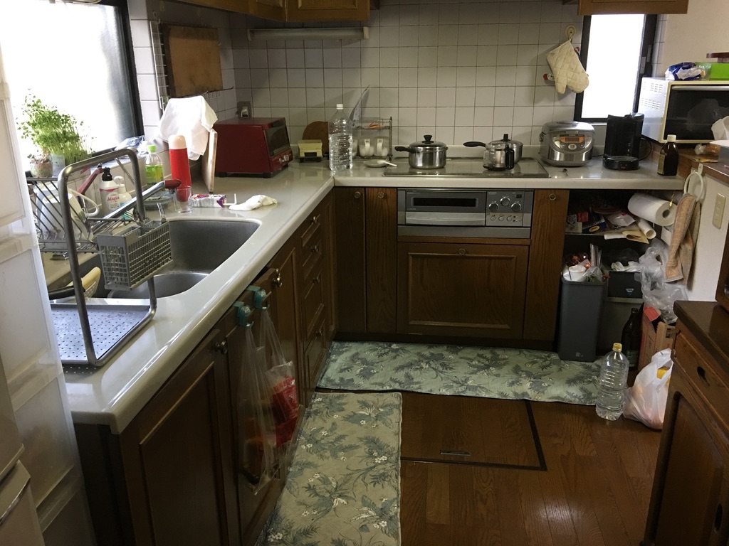 Before: L型システムキッチン丸ごと入替え