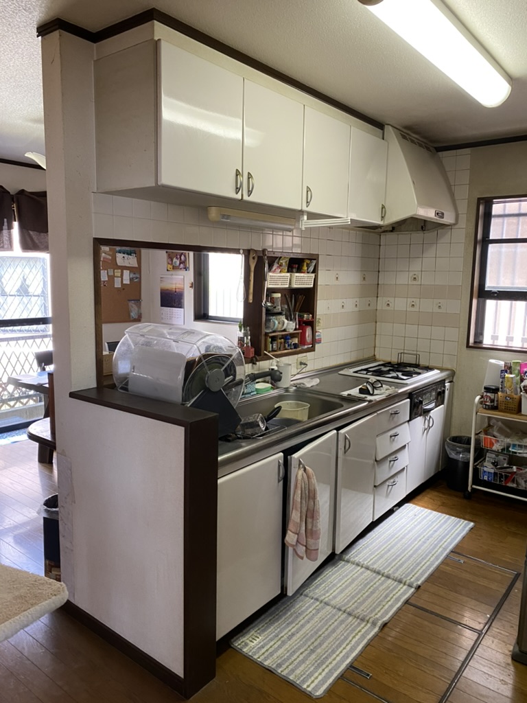 Before: I型キッチンのモダン化