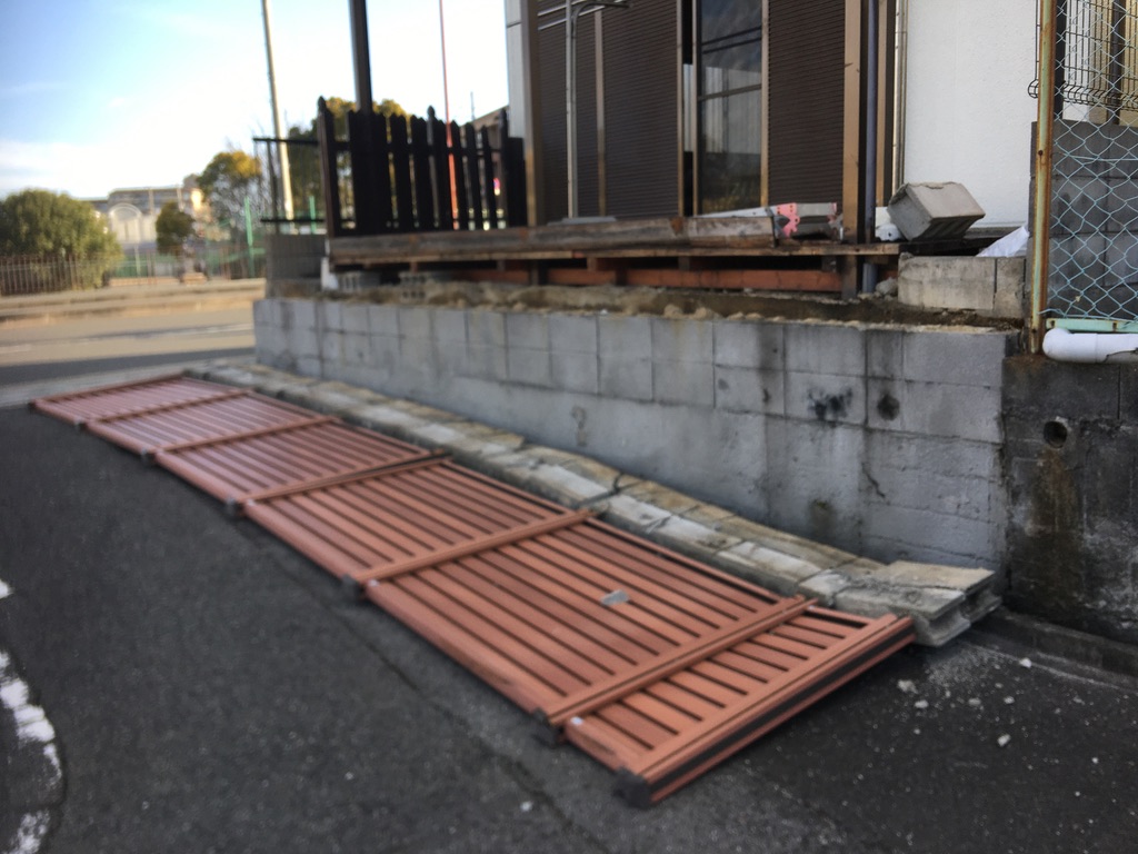 Before: 倒壊したブロック塀の全面修復